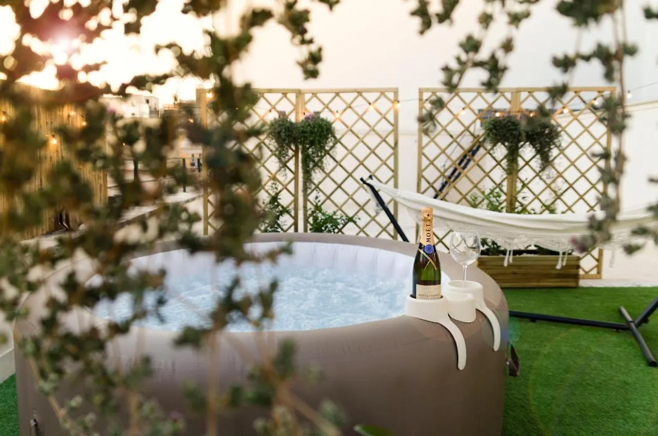 Apulialux Penthouse & Garden Con Spa In Centro Apartment Bari